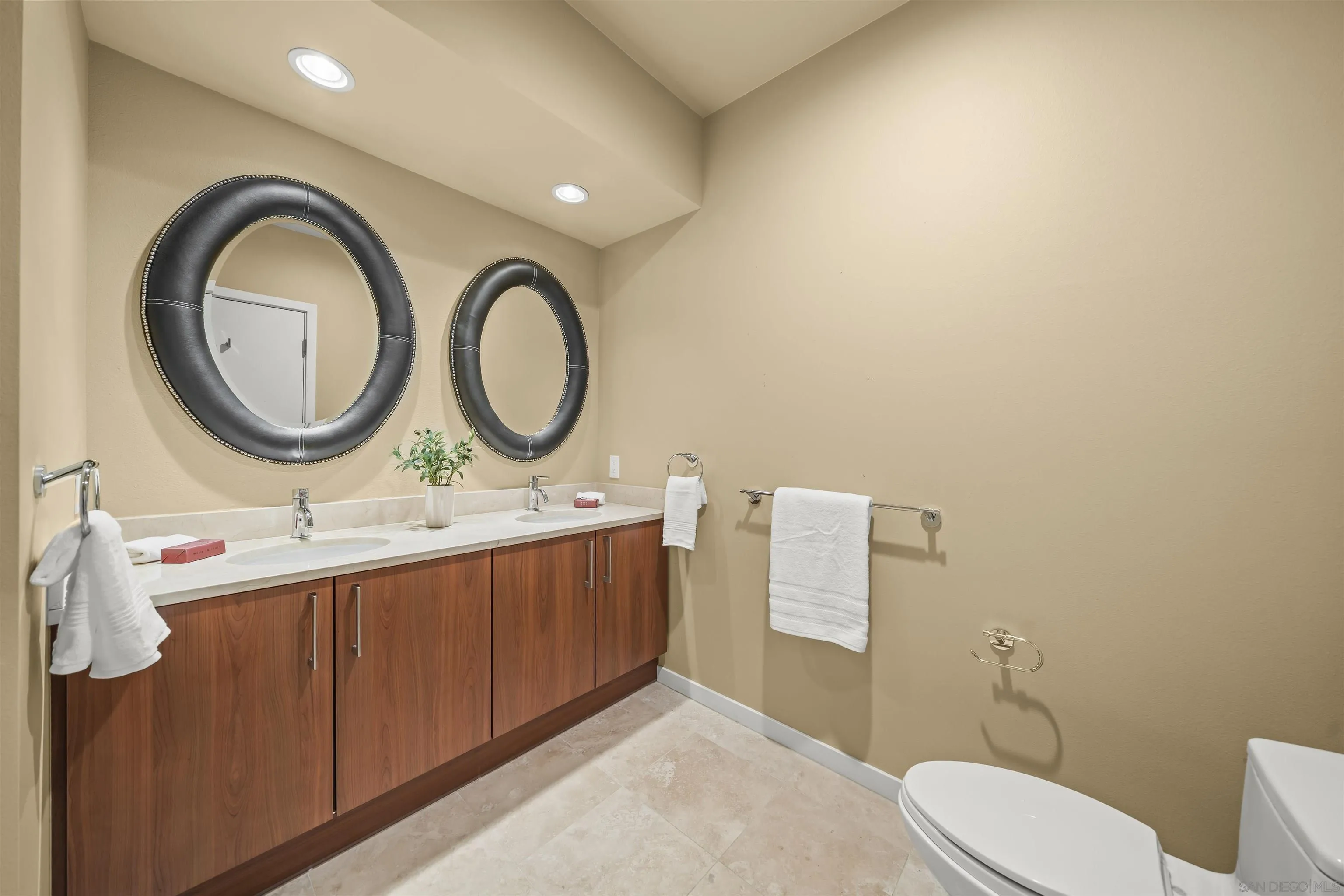 800 The Mark Ln Unit 3003
