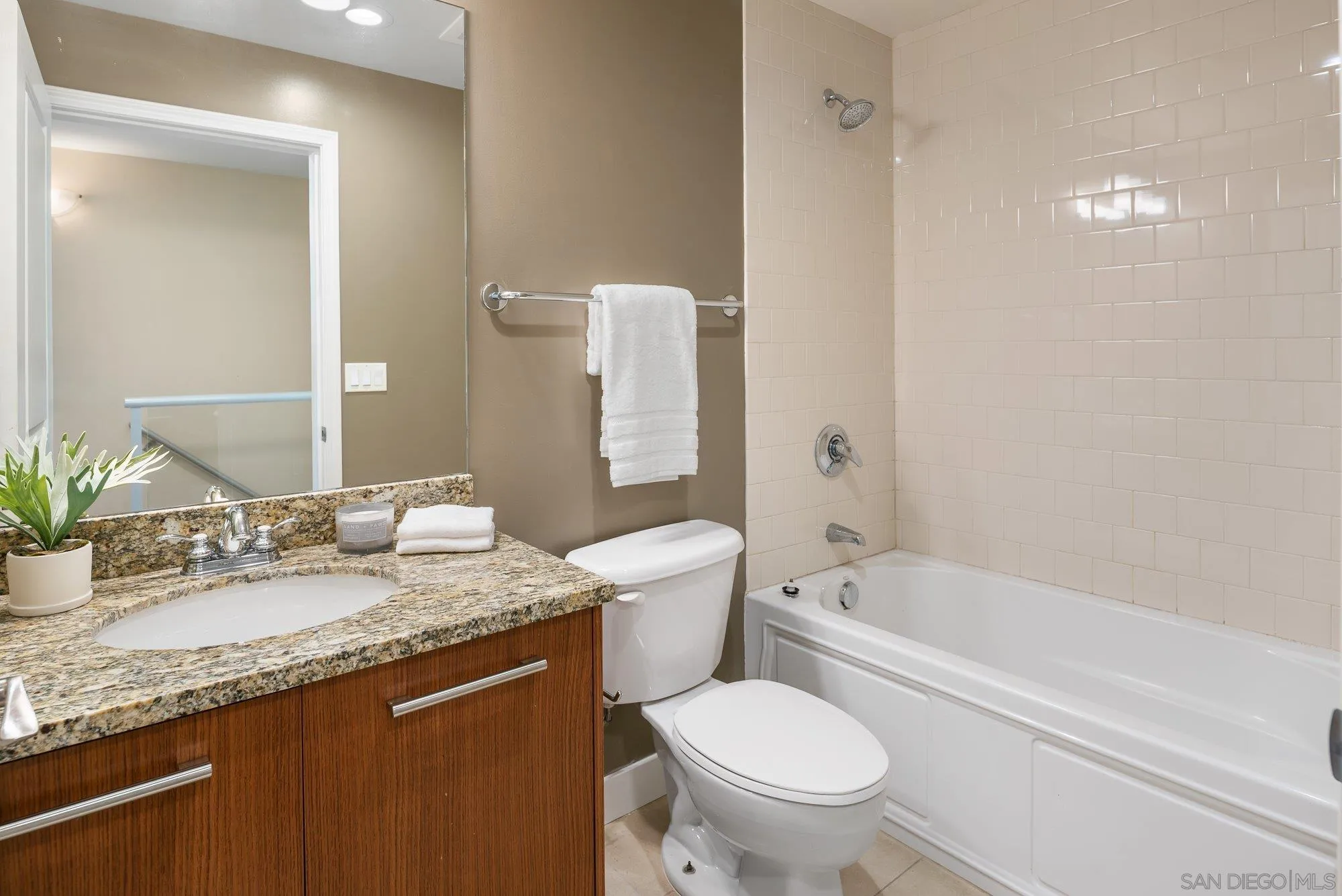 825 W Beech Street Unit 403