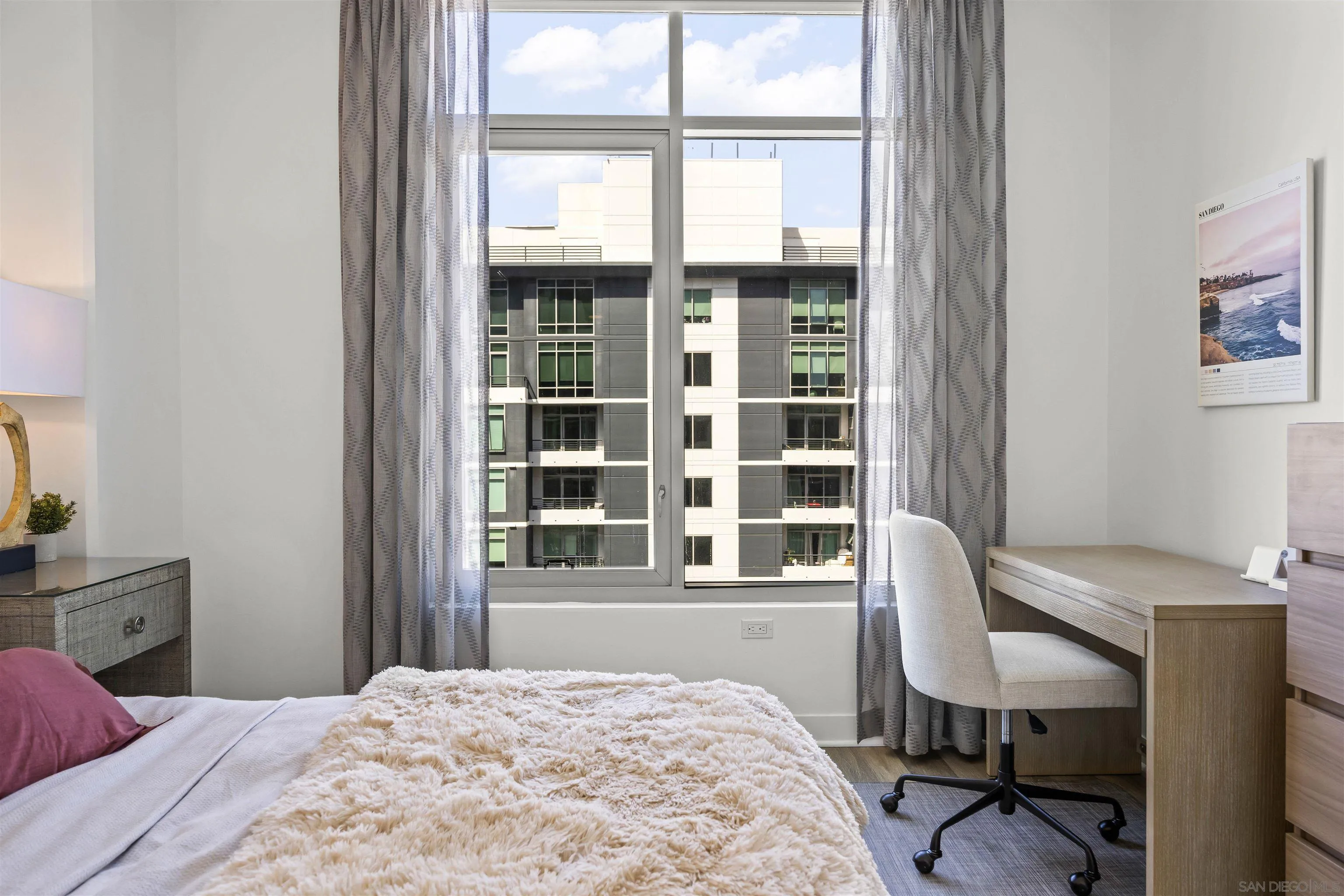 425 W Beech Street Unit 1607