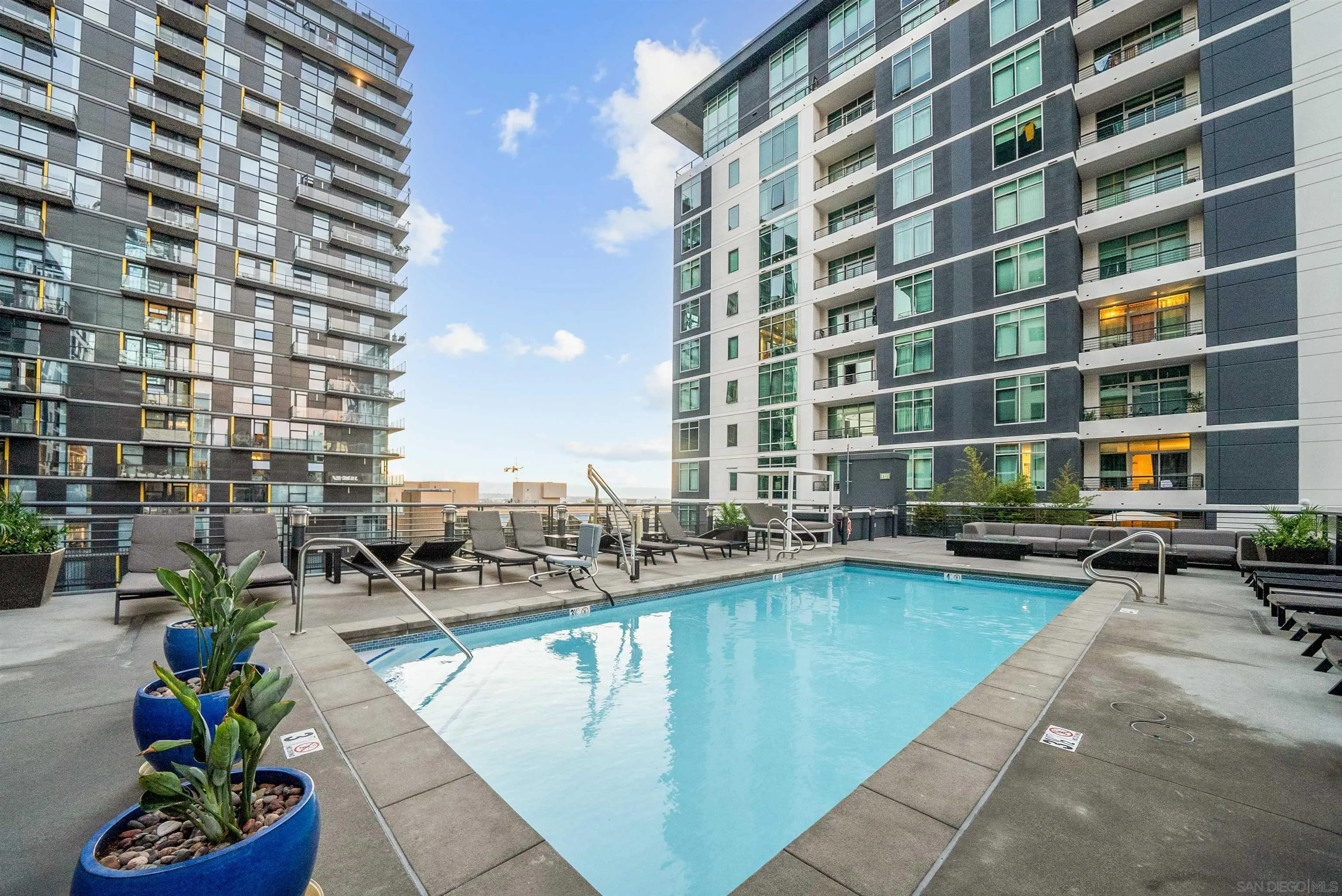 425 W Beech Street Unit 1607