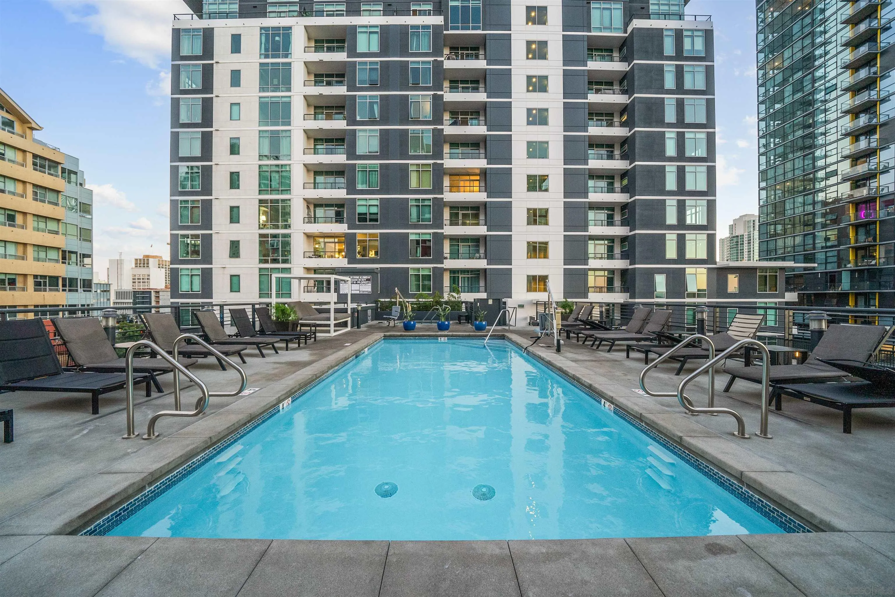 425 W Beech Street Unit 1607