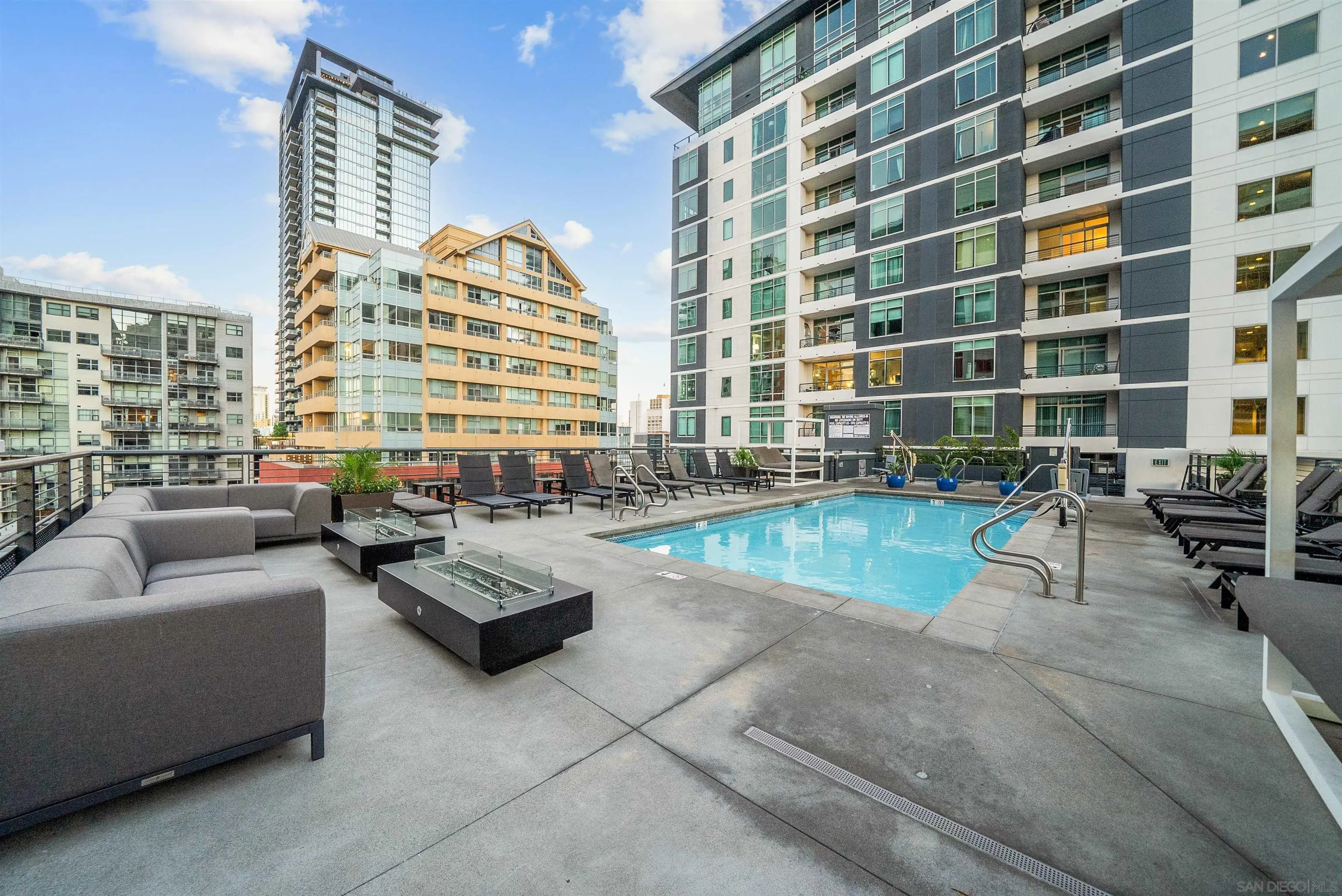 425 W Beech Street Unit 1607