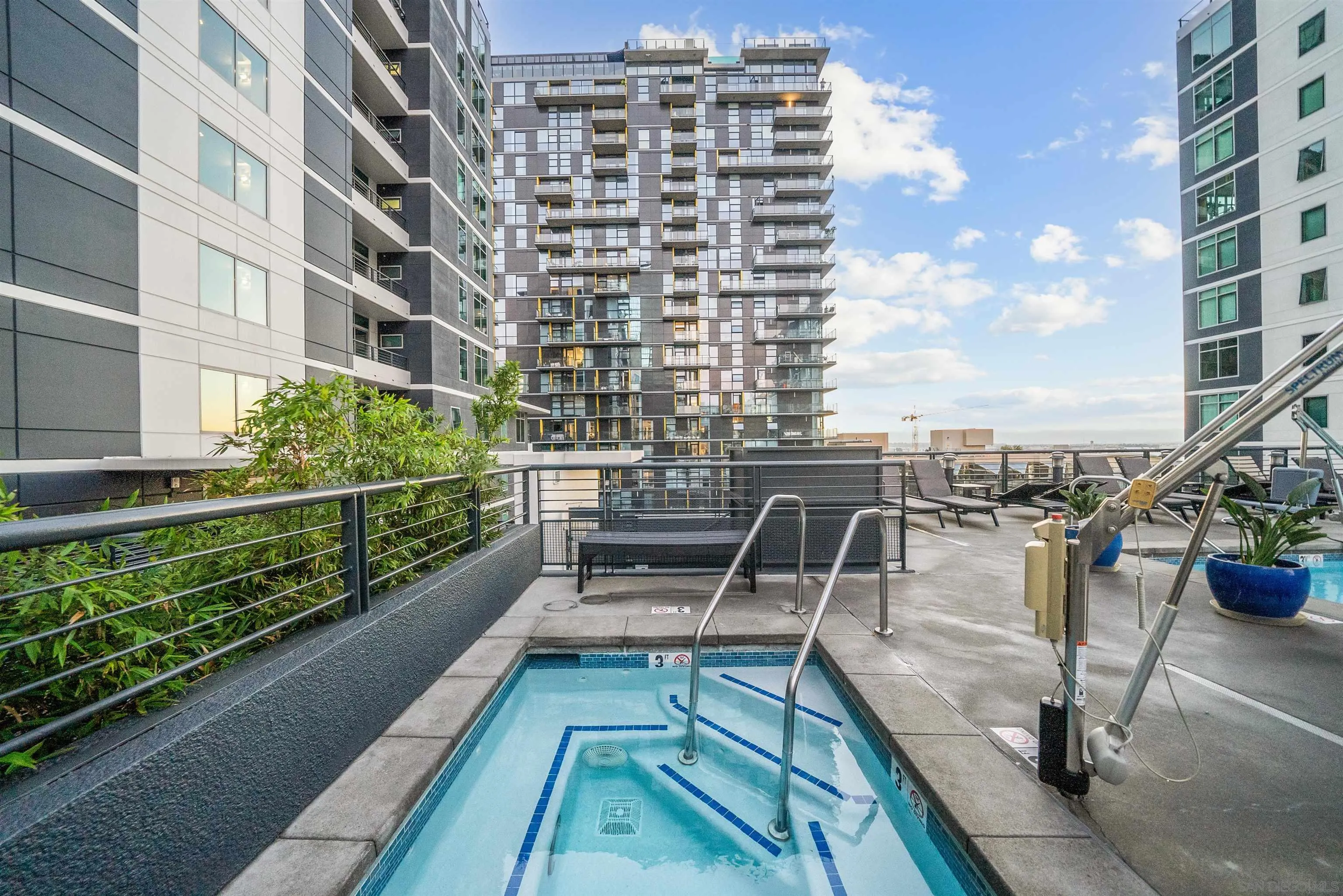 425 W Beech Street Unit 1607