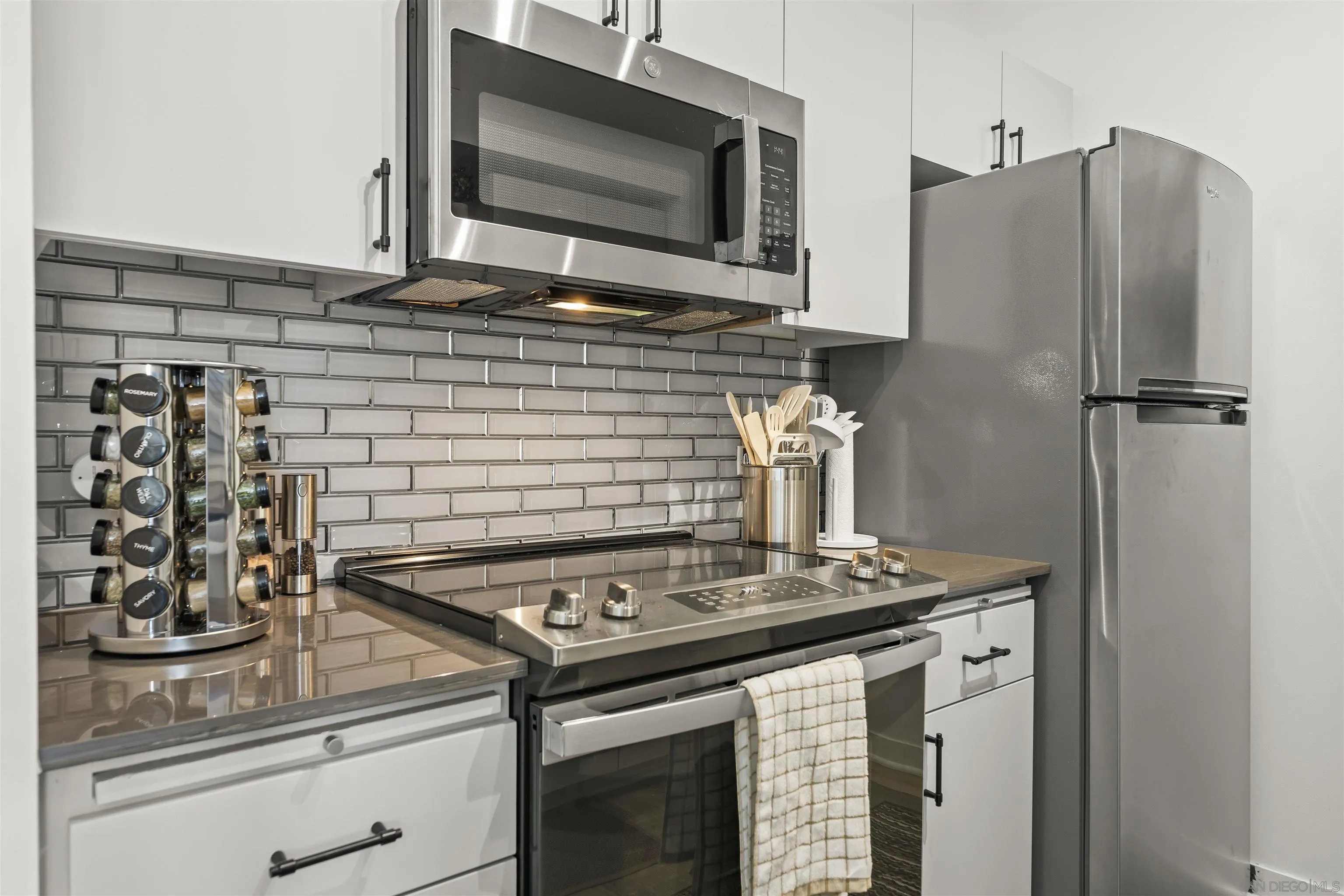 425 W Beech Street Unit 1607