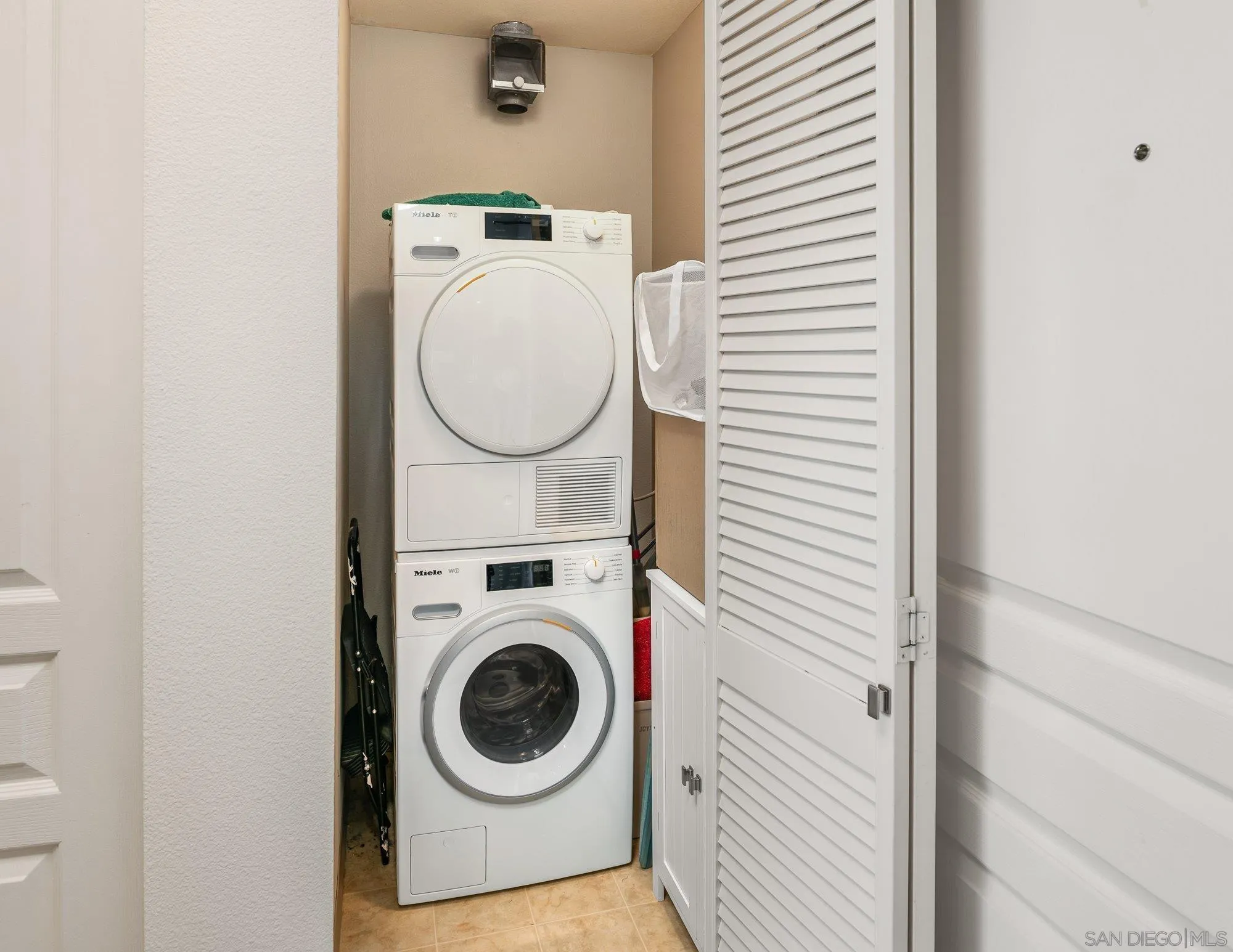 300 W Beech Unit 1906