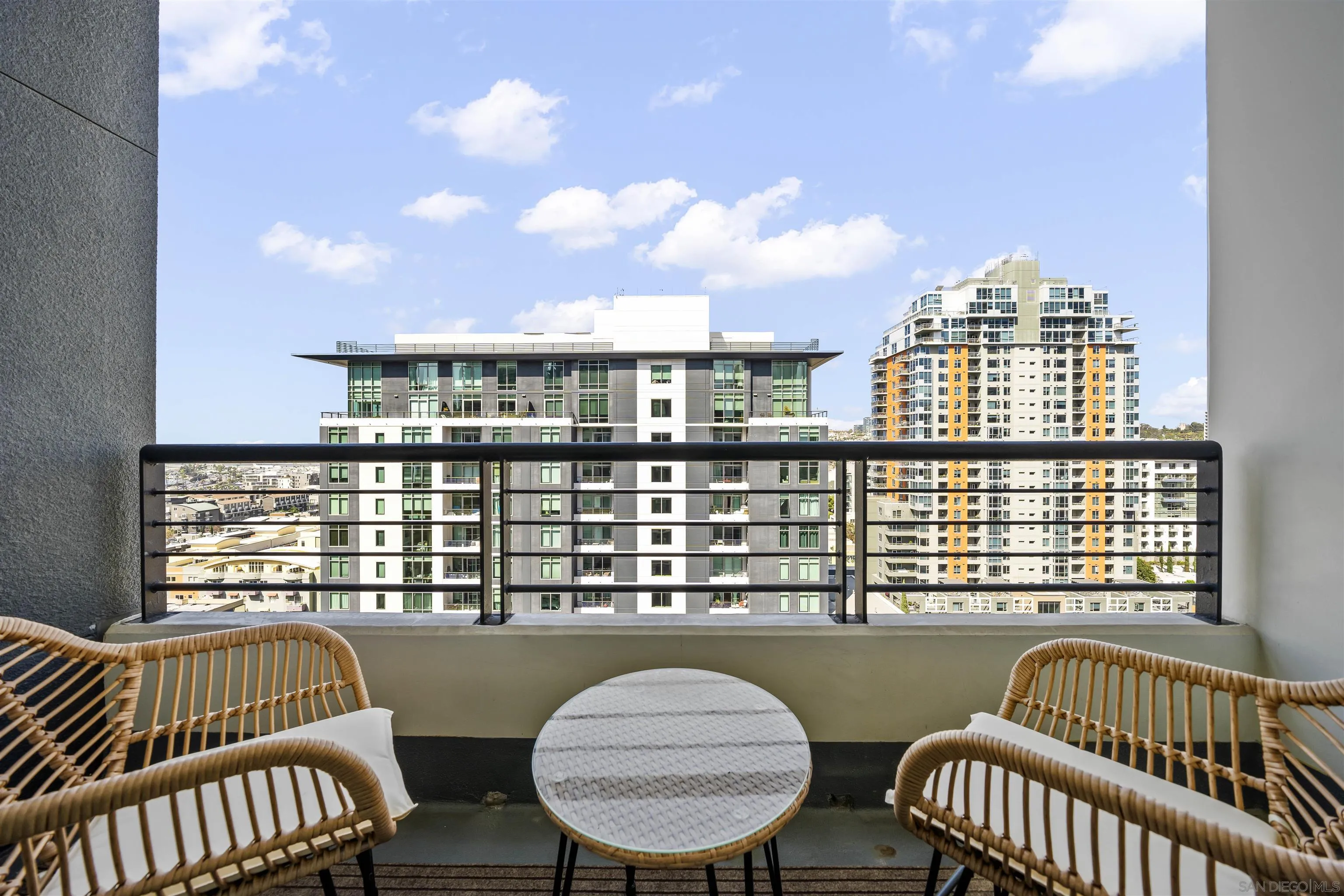 425 W Beech Street Unit 1607