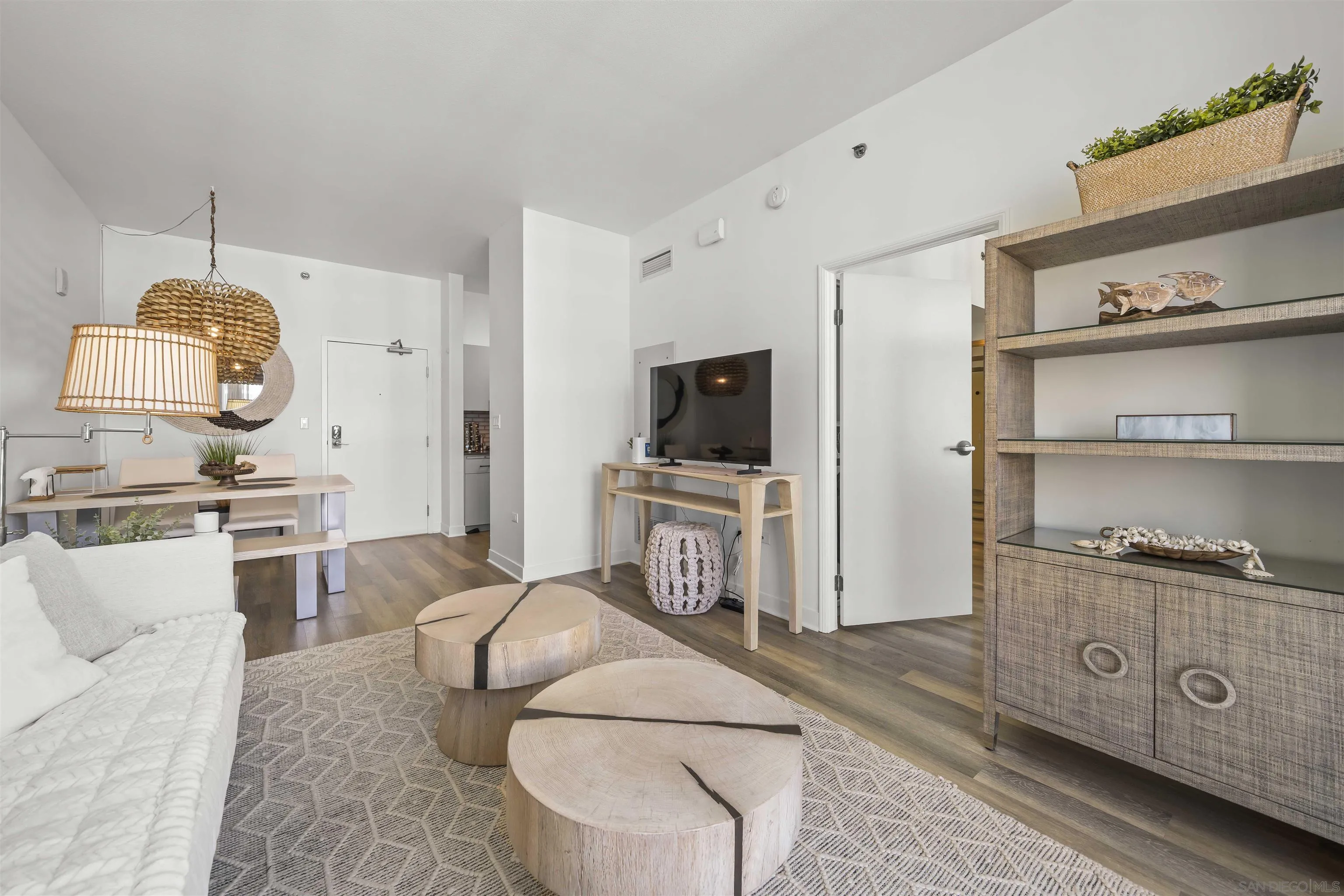425 W Beech Street Unit 1607