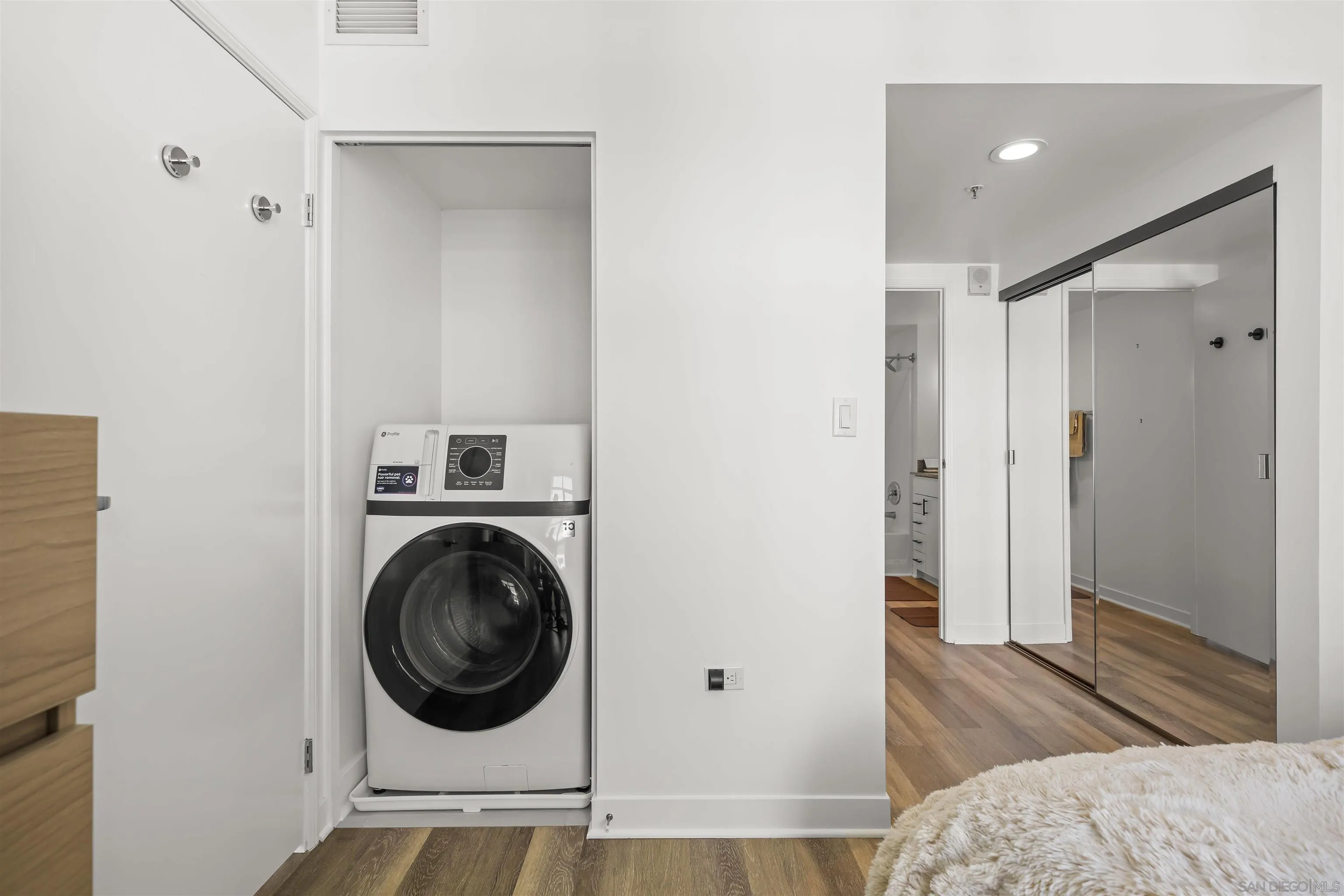 425 W Beech Street Unit 1607