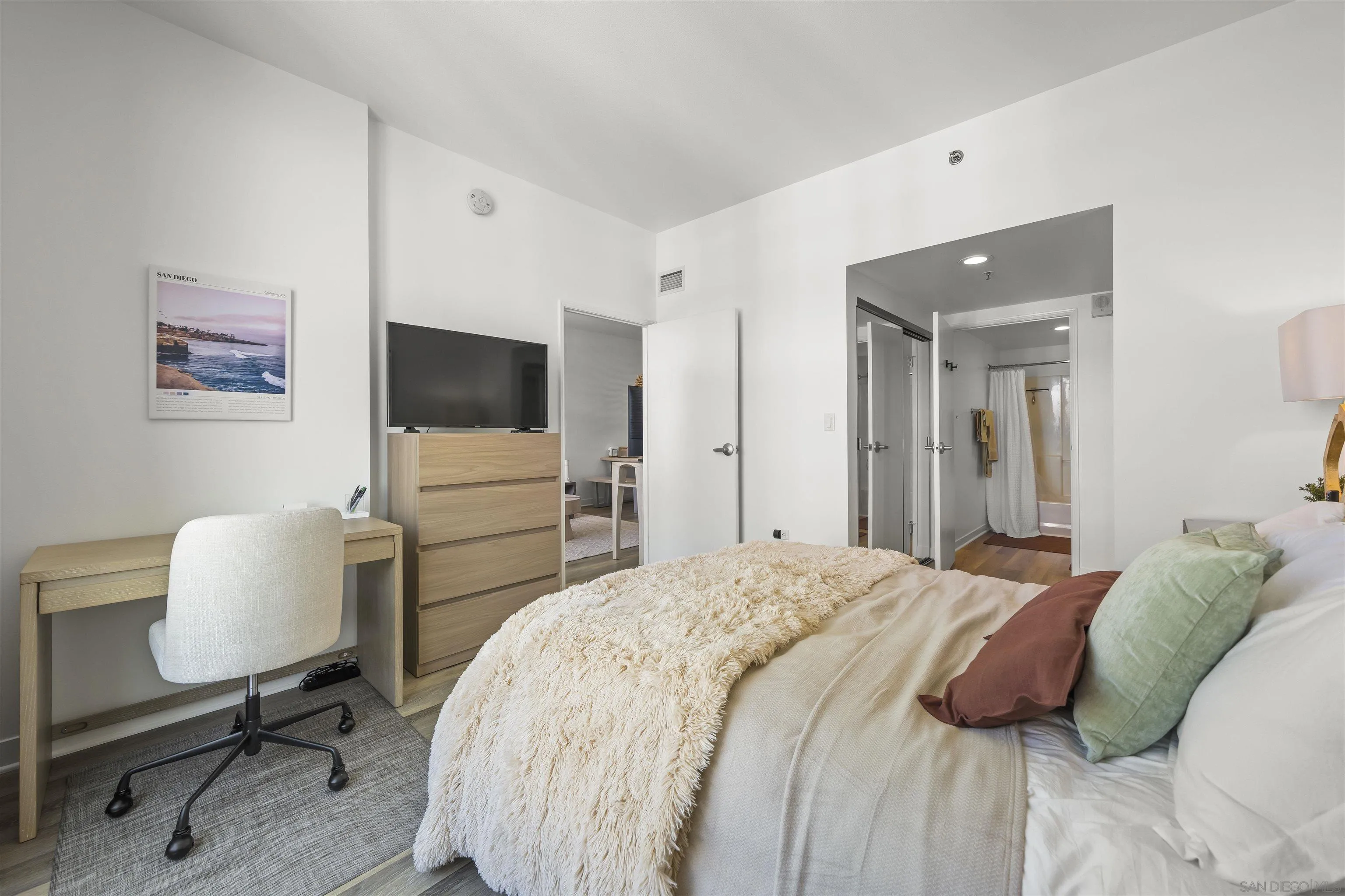 425 W Beech Street Unit 1607