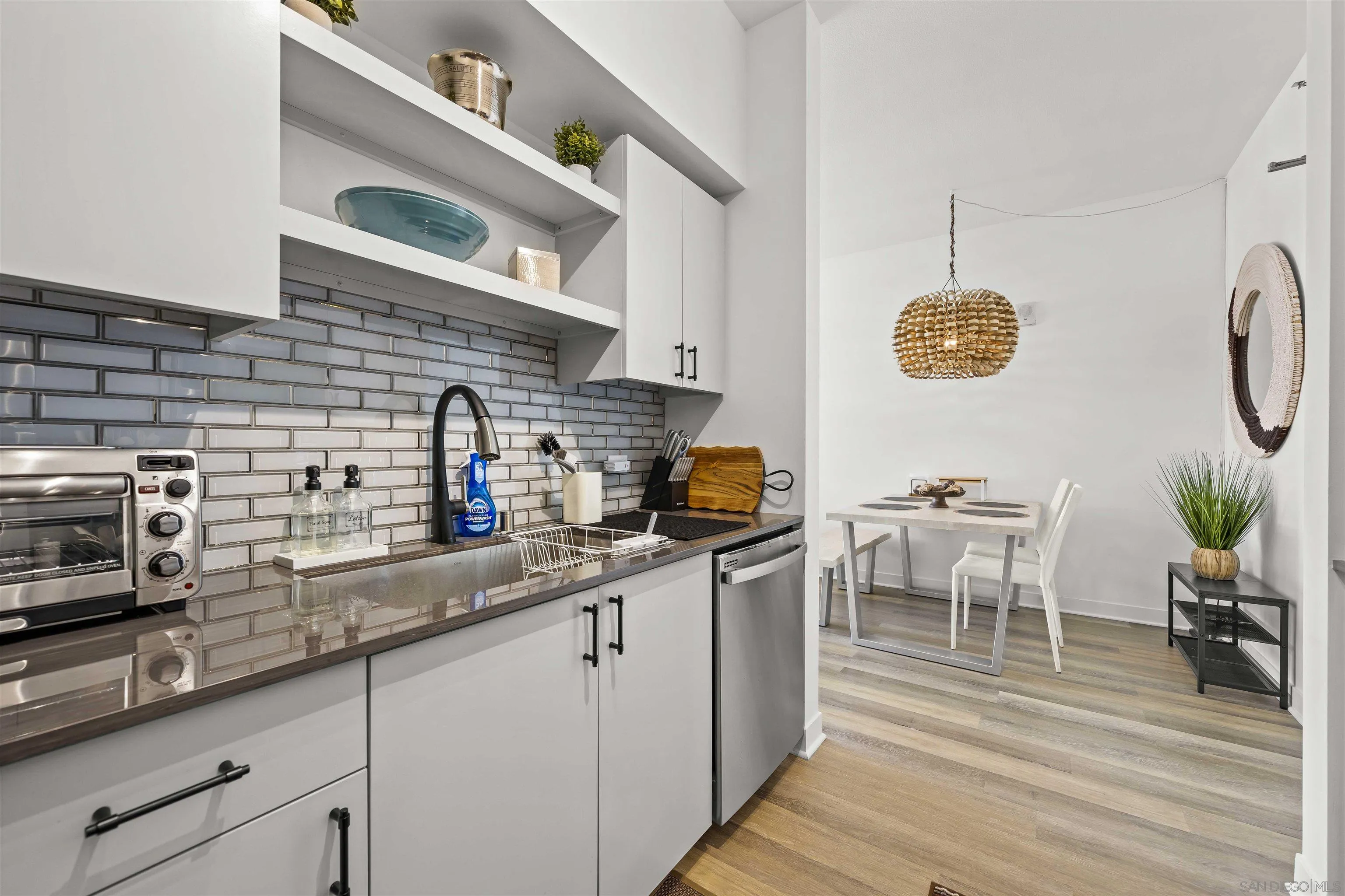 425 W Beech Street Unit 1607