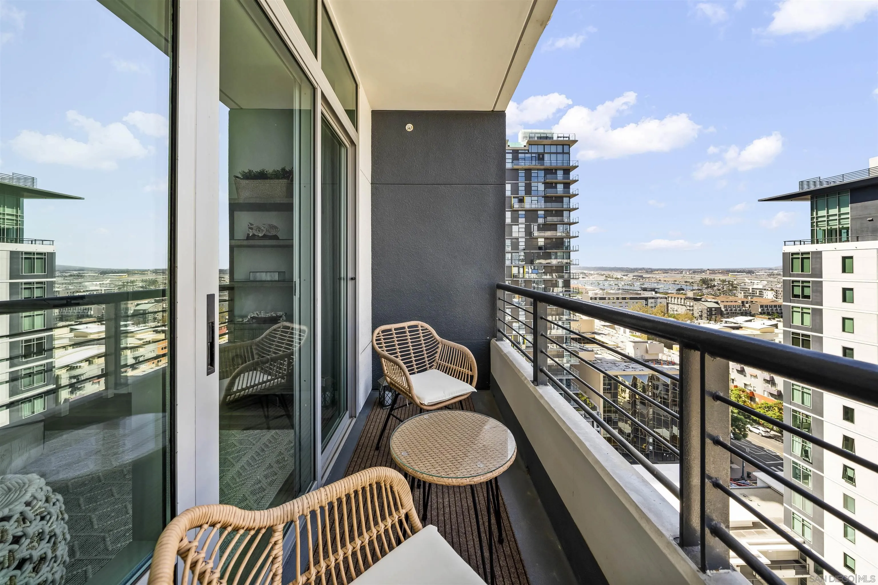 425 W Beech Street Unit 1607