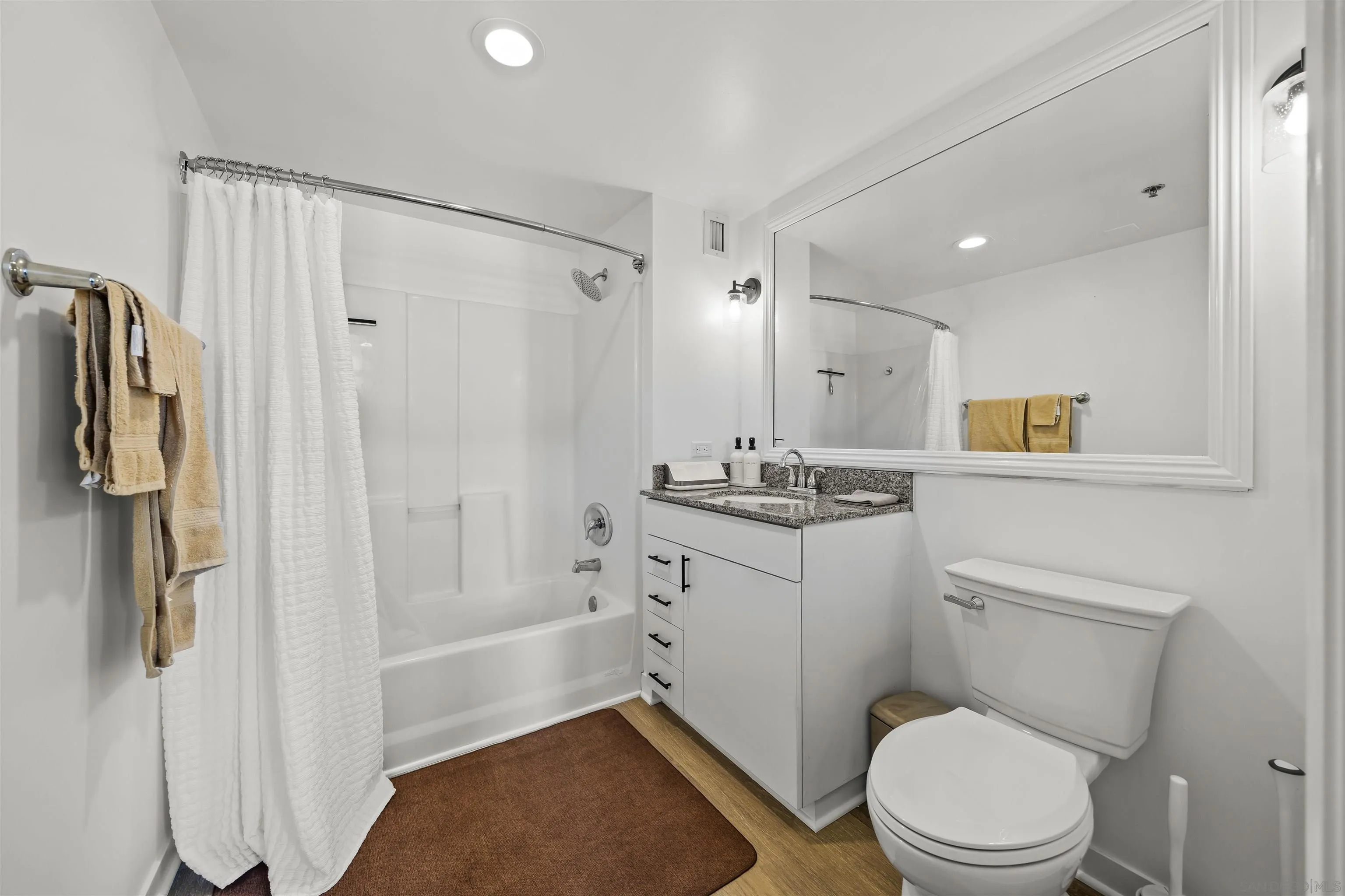 425 W Beech Street Unit 1607