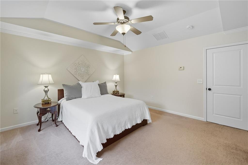 405 Royal Crescent Lane E