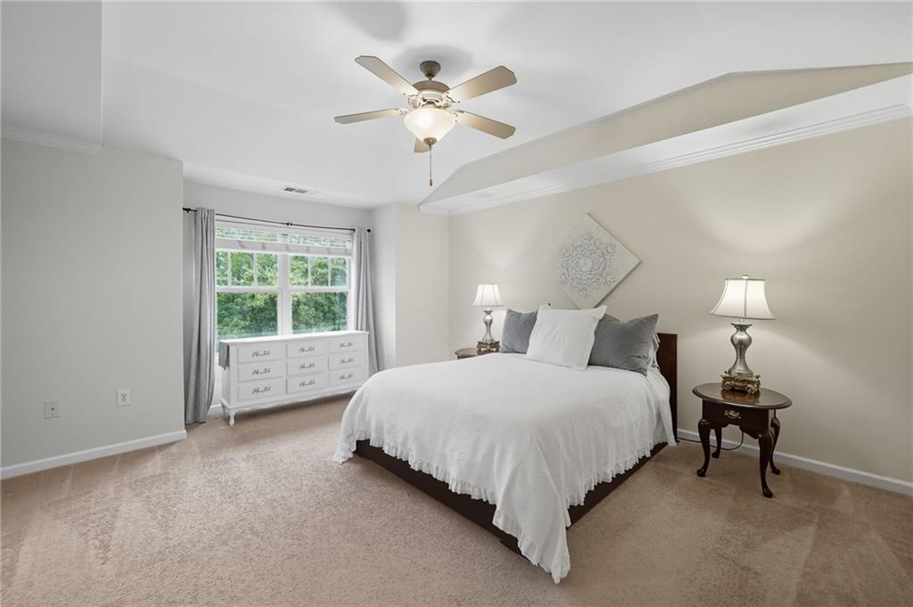 405 Royal Crescent Lane E