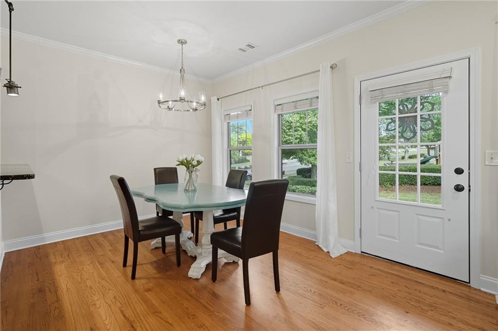 405 Royal Crescent Lane E