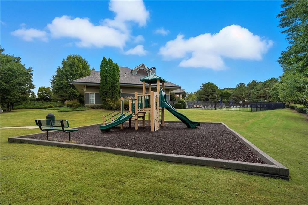 405 Royal Crescent Lane E