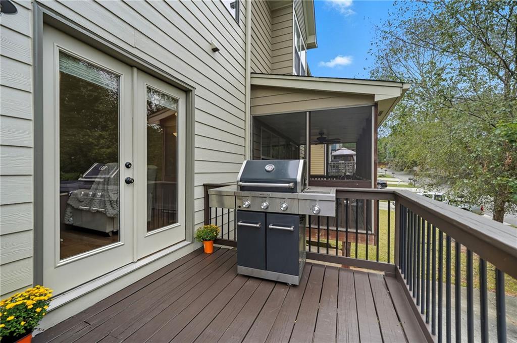 405 Royal Crescent Lane E