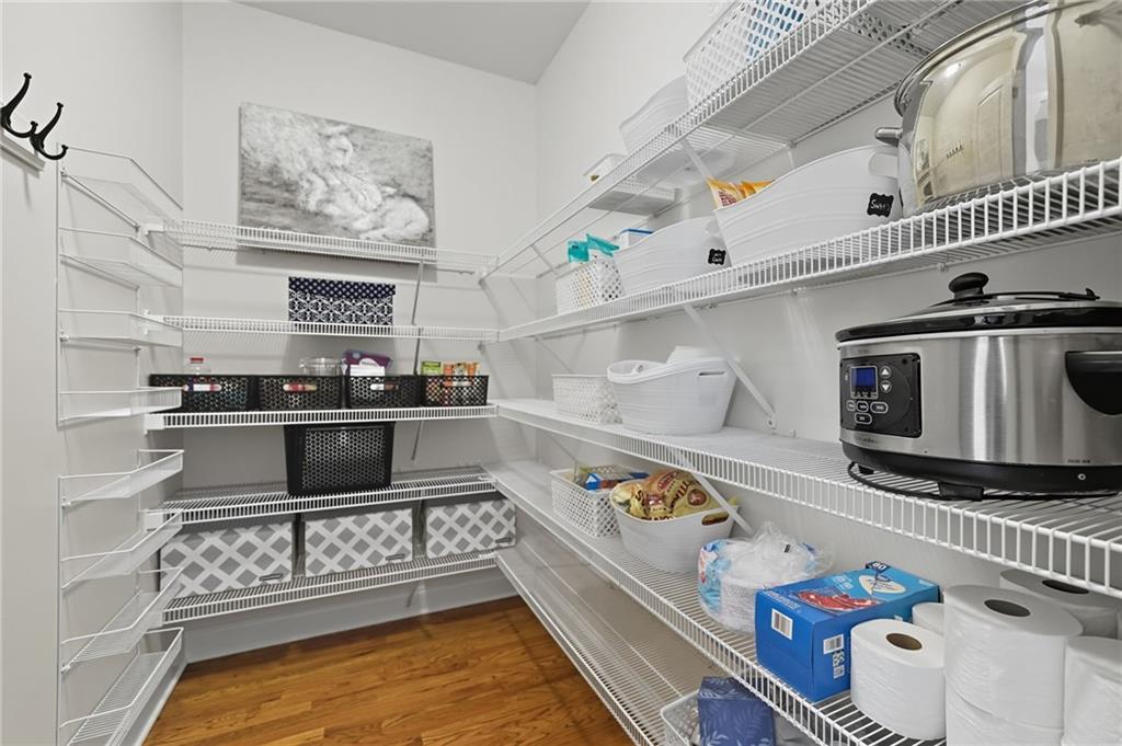 405 Royal Crescent Lane E