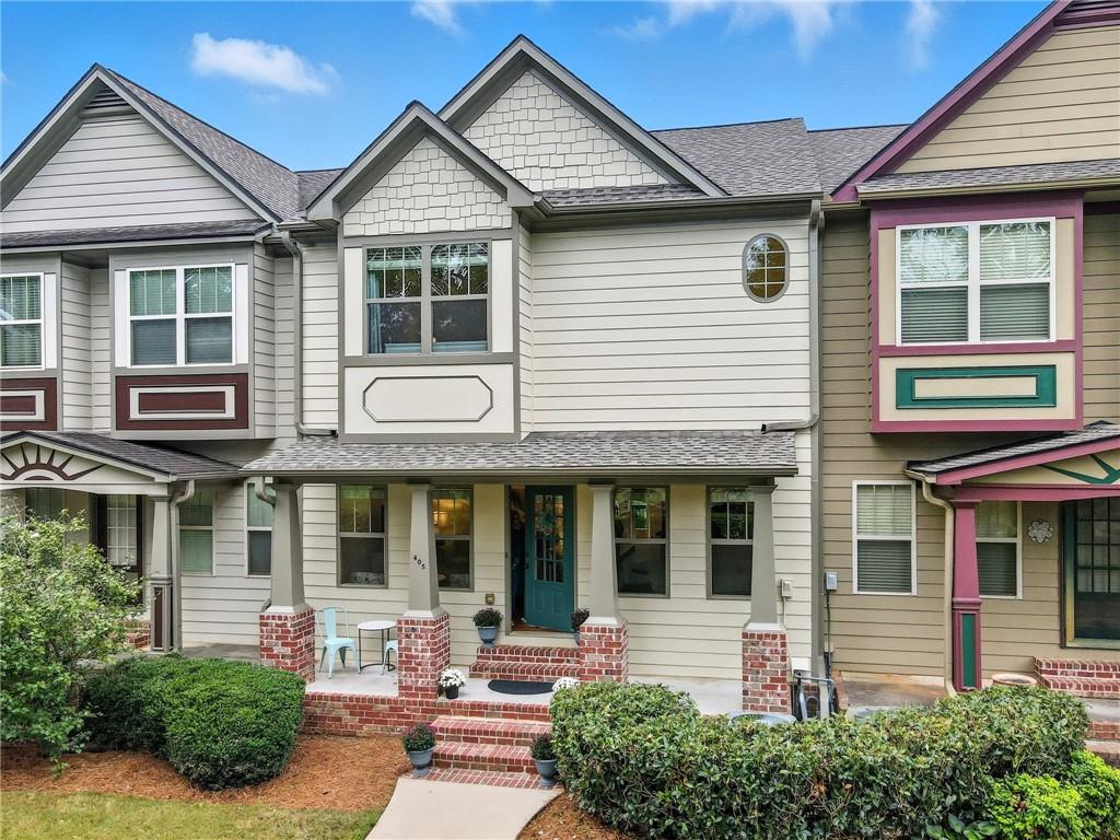 405 Royal Crescent Lane E