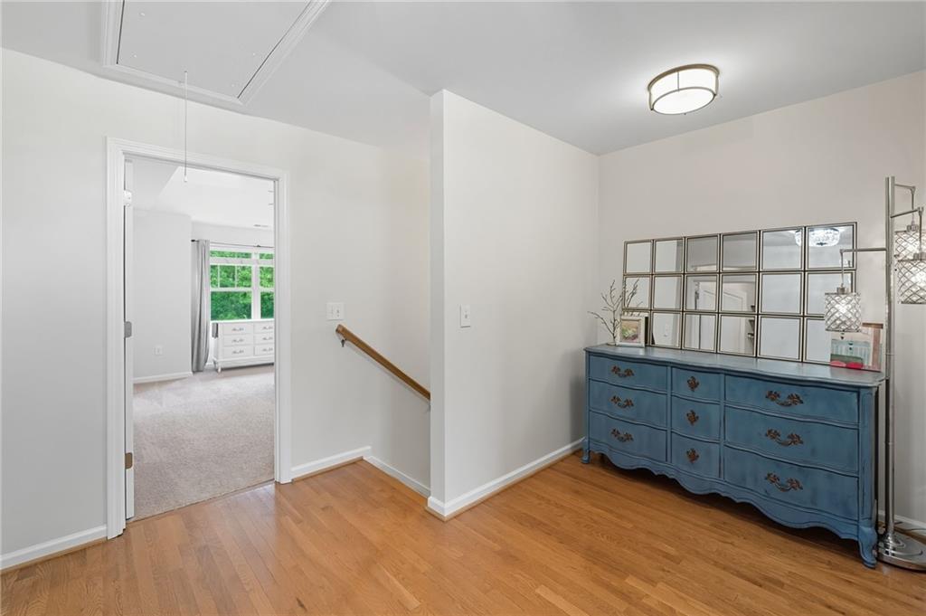 405 Royal Crescent Lane E