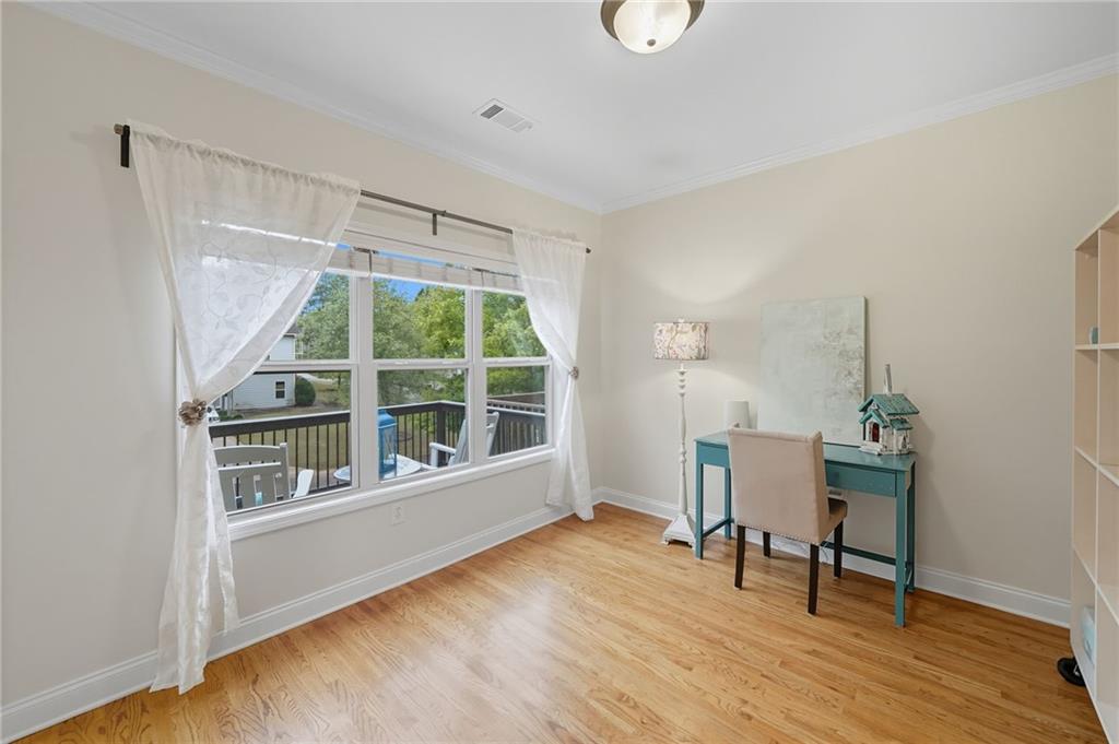 405 Royal Crescent Lane E