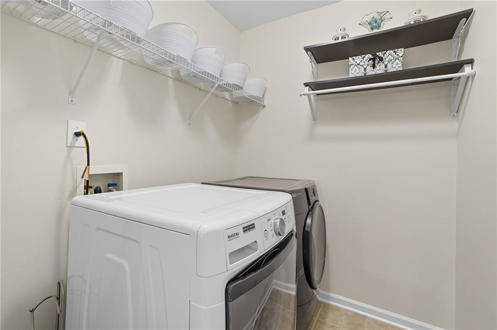 405 Royal Crescent Lane E