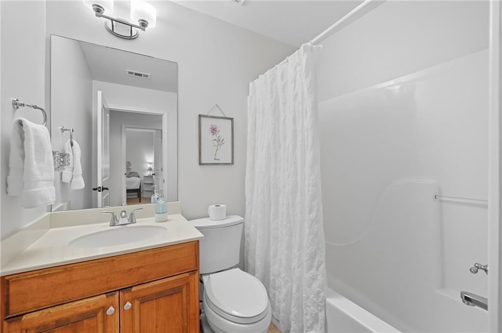 405 Royal Crescent Lane E