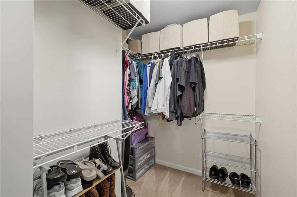 405 Royal Crescent Lane E