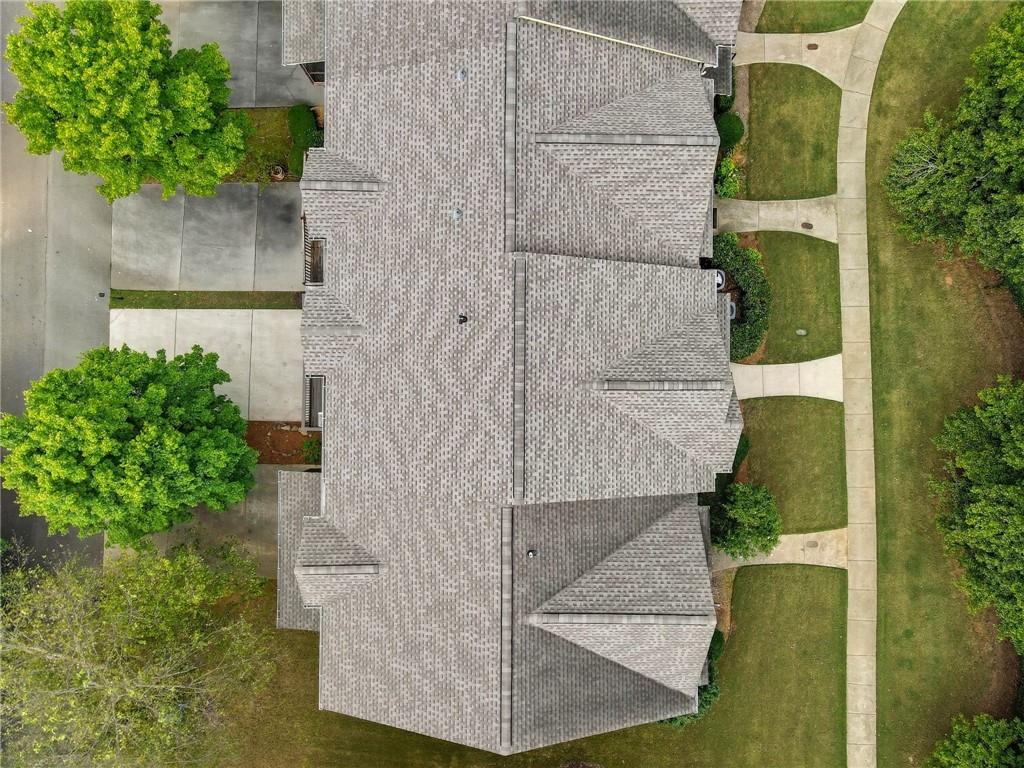 405 Royal Crescent Lane E