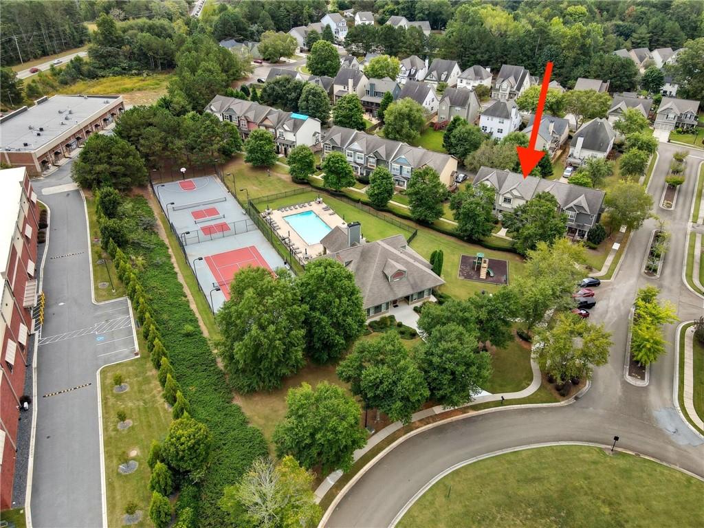 405 Royal Crescent Lane E