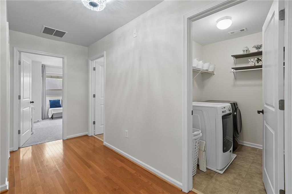 405 Royal Crescent Lane E