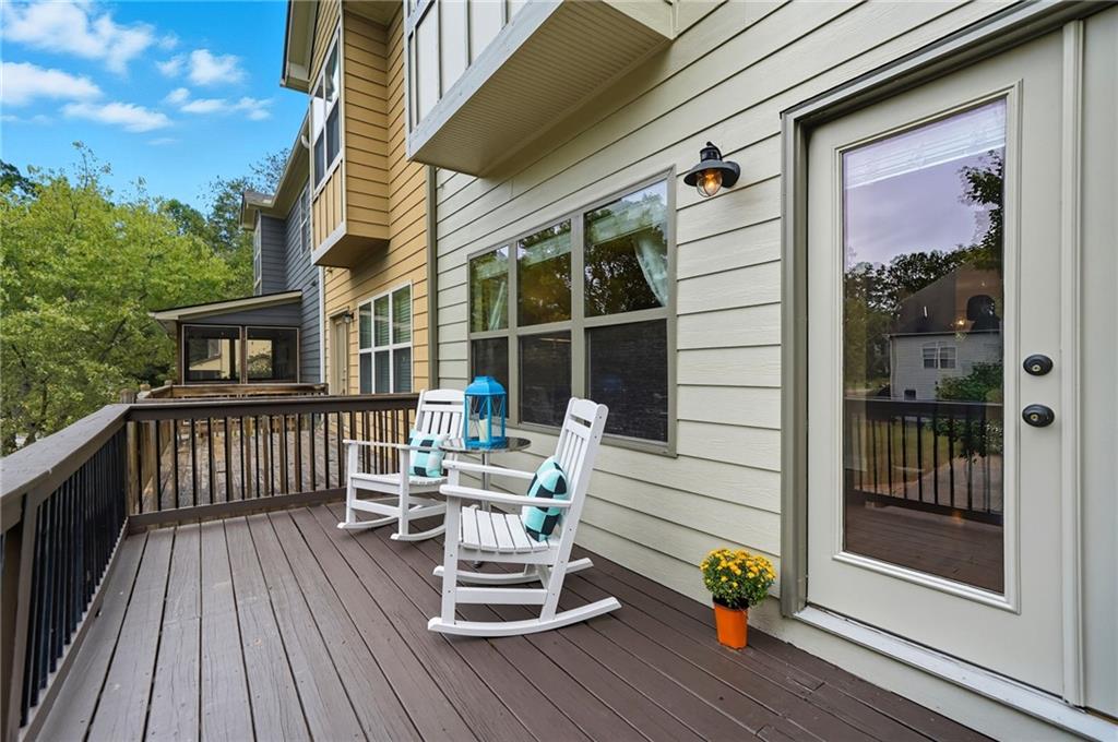 405 Royal Crescent Lane E