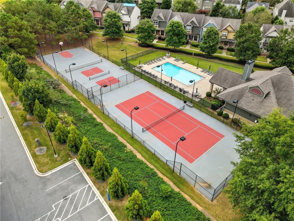 405 Royal Crescent Lane E