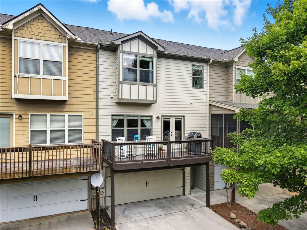 405 Royal Crescent Lane E