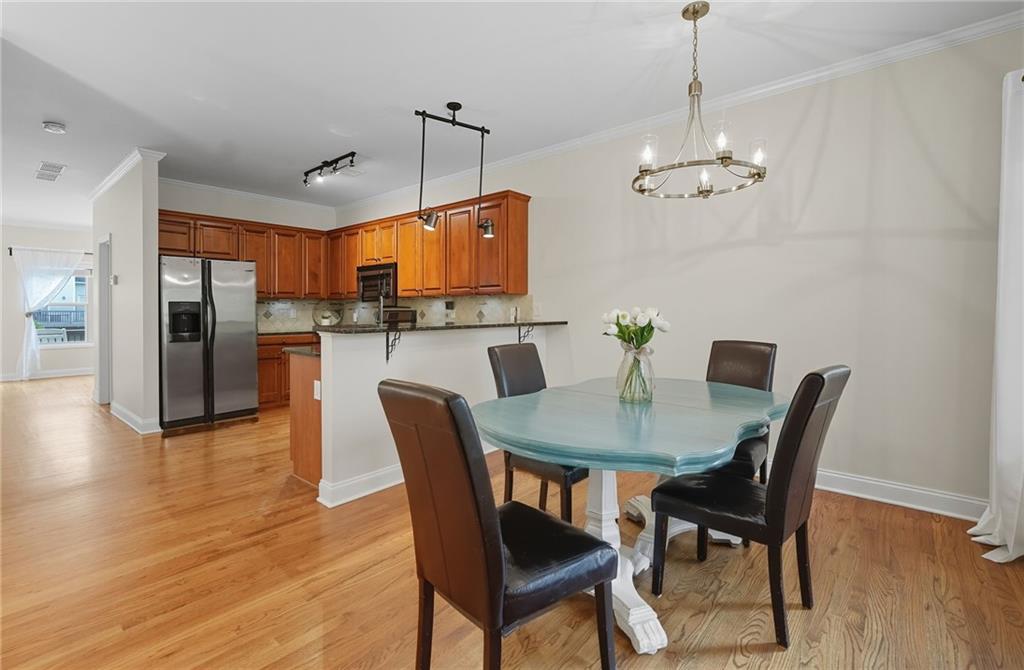 405 Royal Crescent Lane E