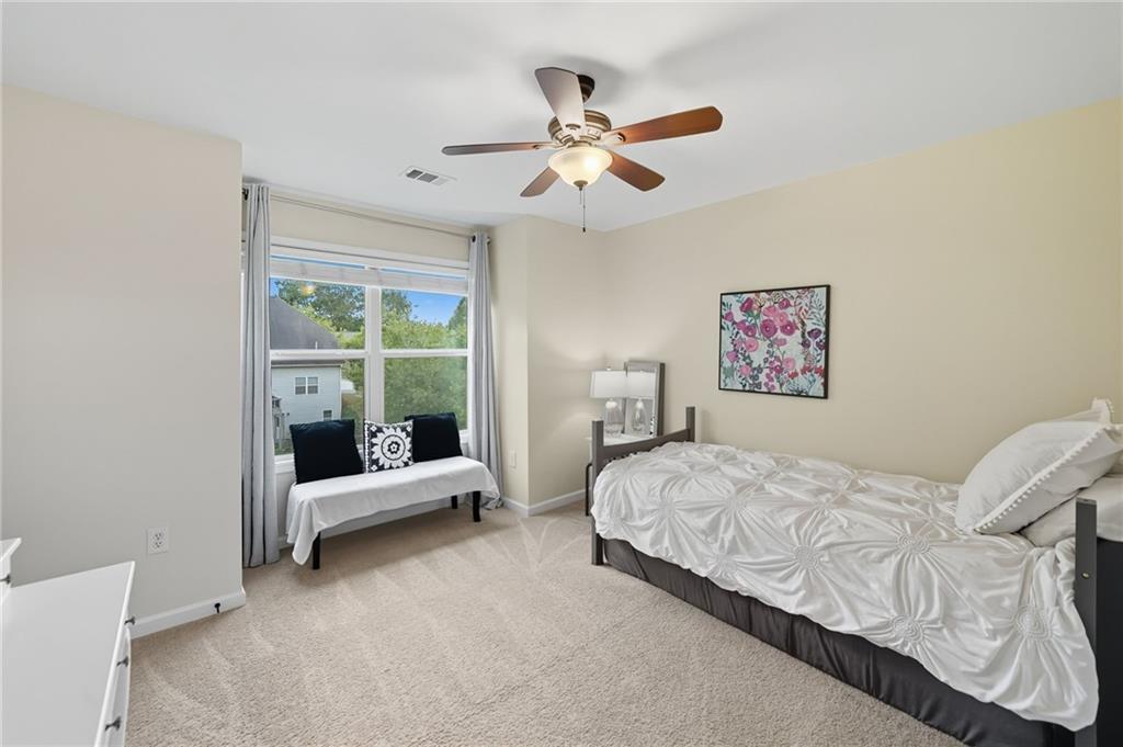 405 Royal Crescent Lane E