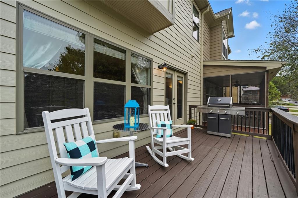 405 Royal Crescent Lane E