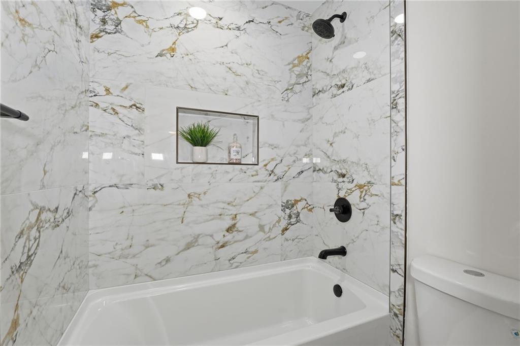 745 Cedar Pointe Court SW