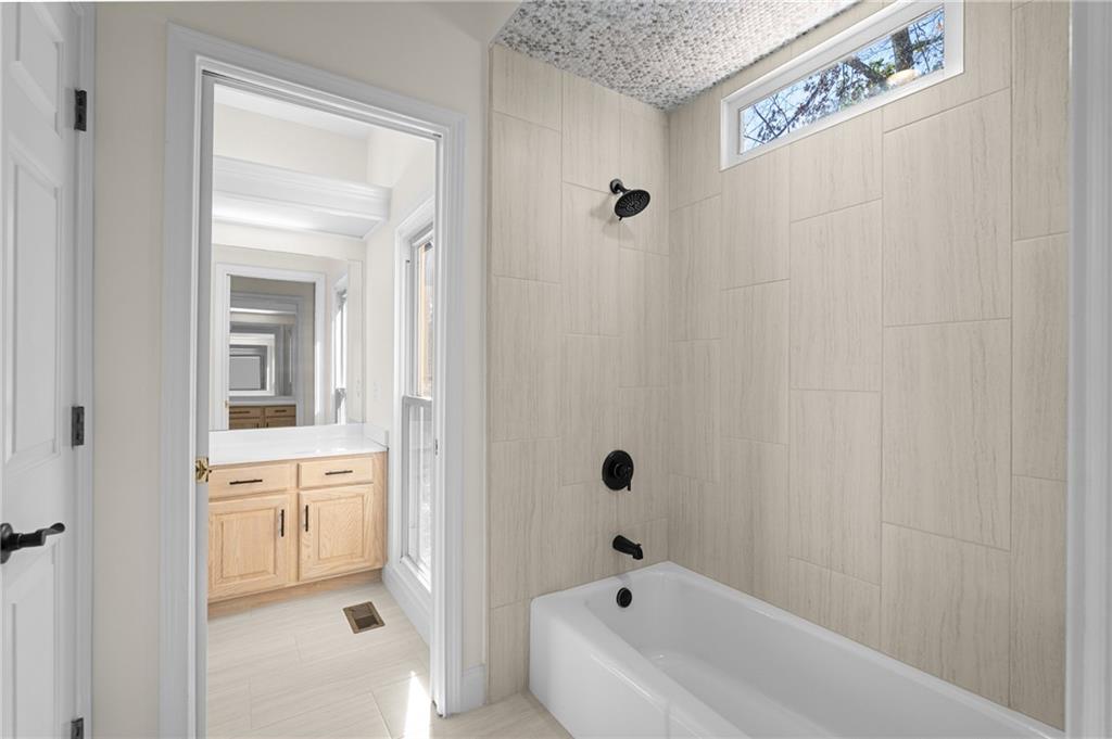 1660 Carlson Lane SW