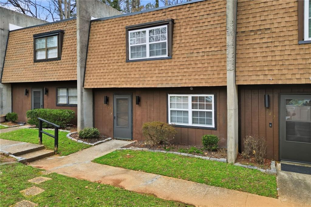 745 Cedar Pointe Court SW