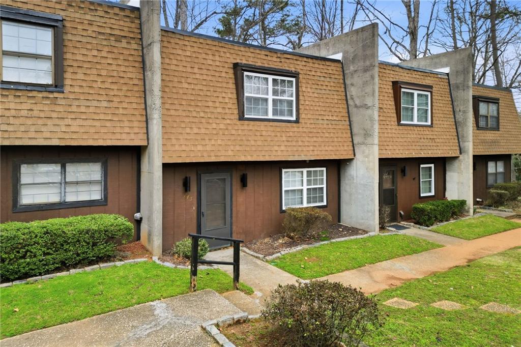 745 Cedar Pointe Court SW