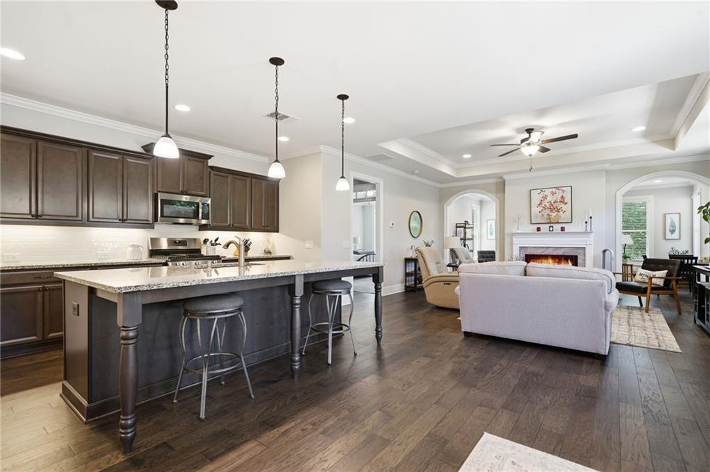 400 Grafton Walk