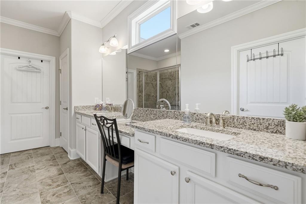 400 Grafton Walk