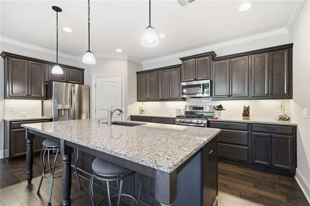 400 Grafton Walk