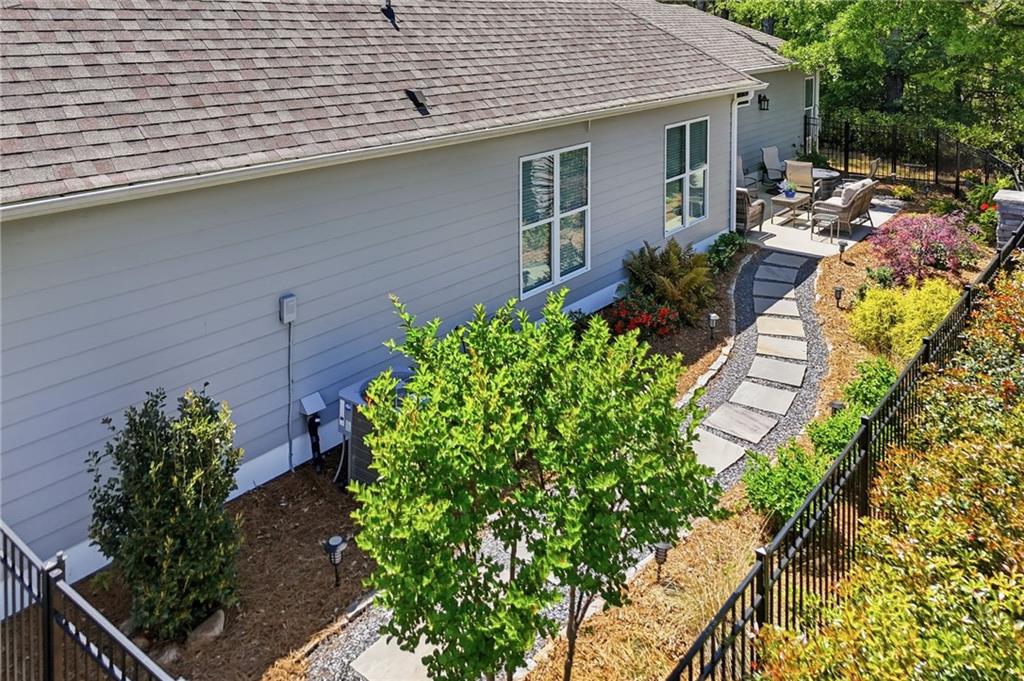 400 Grafton Walk