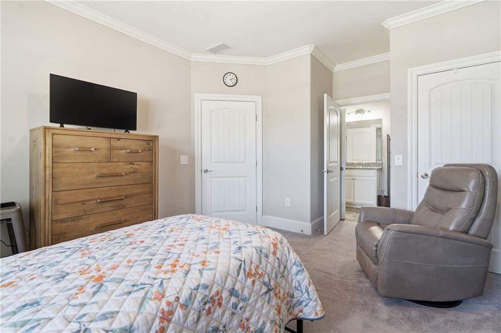 400 Grafton Walk