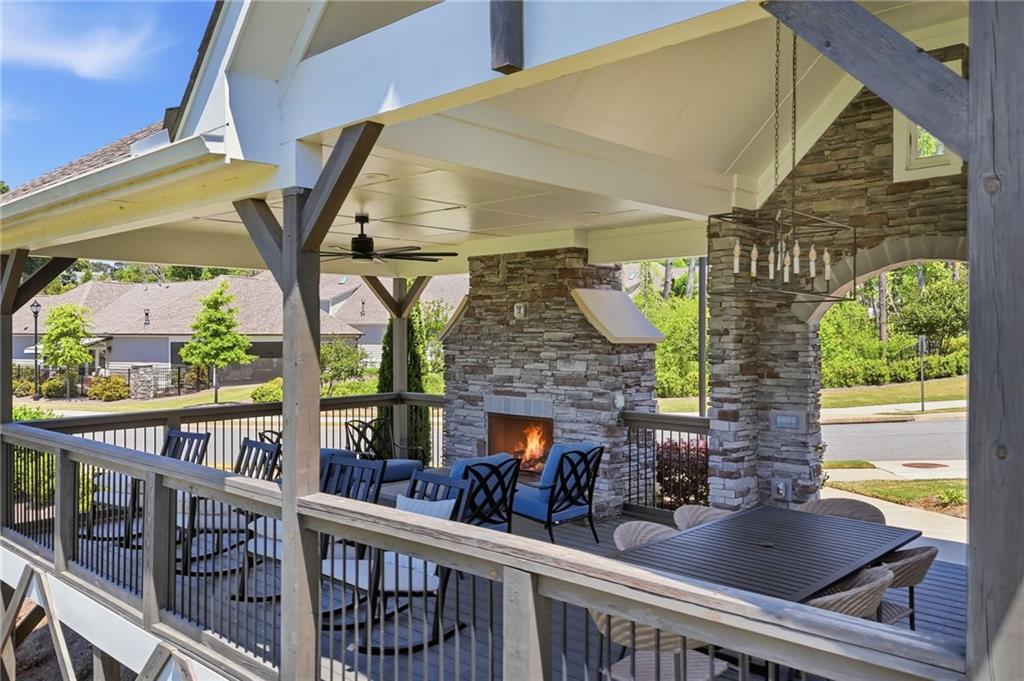 400 Grafton Walk