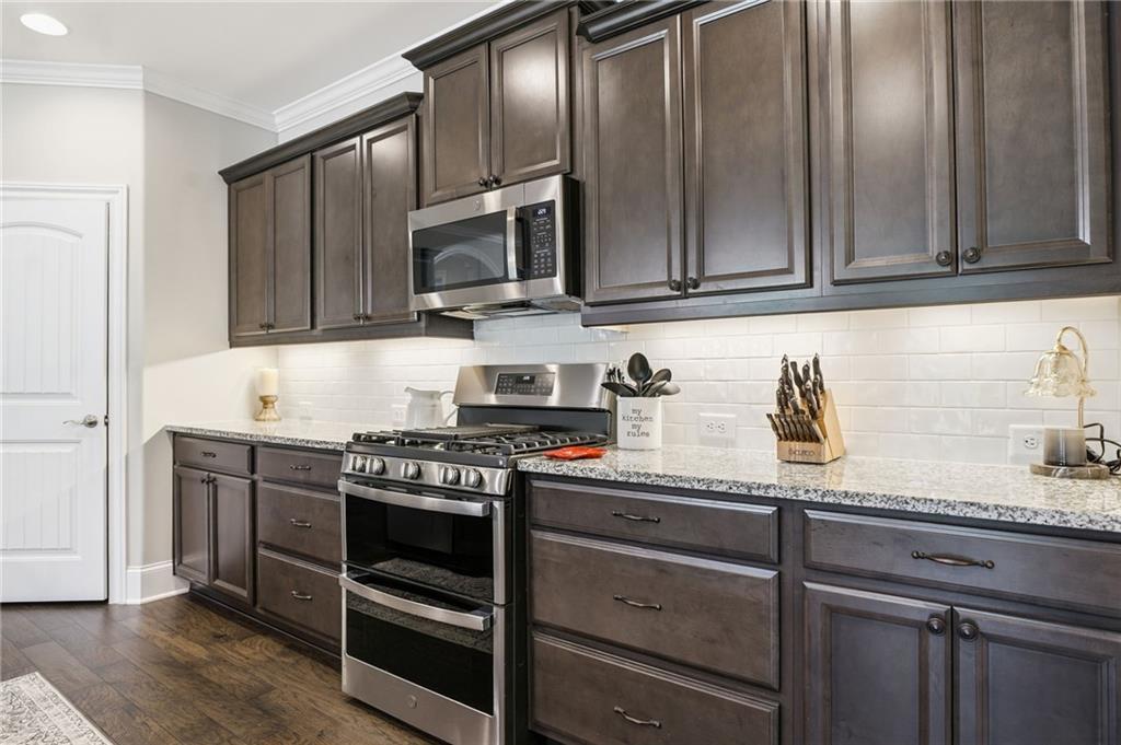 400 Grafton Walk