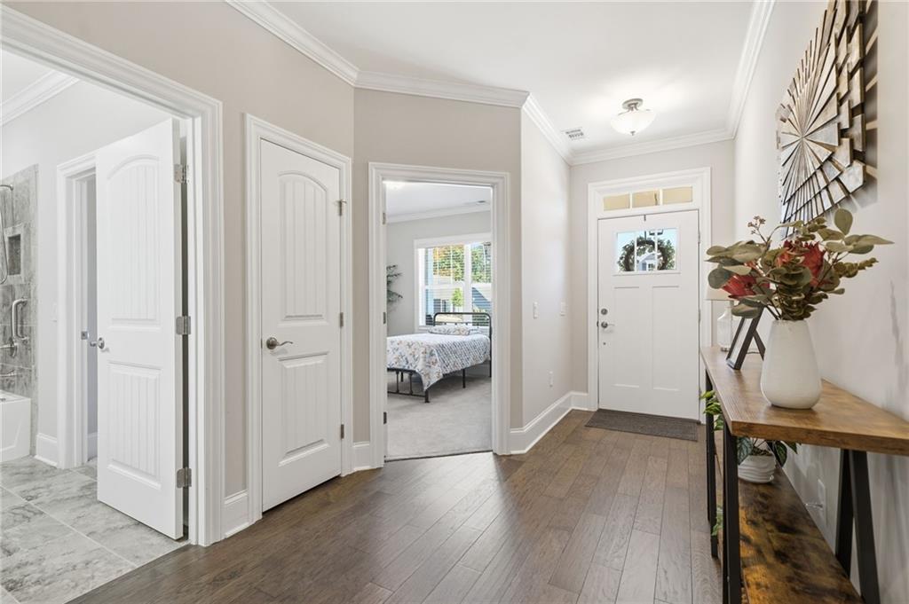 400 Grafton Walk