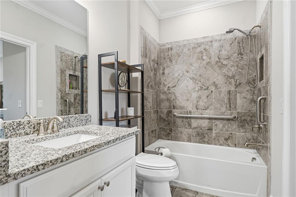 400 Grafton Walk